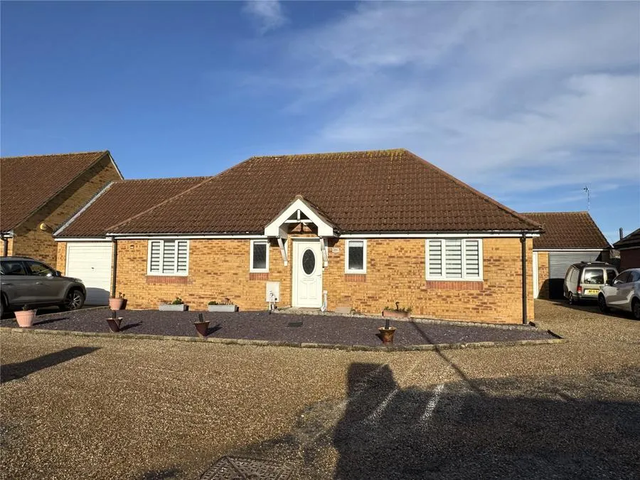 Totlands Drive, Clacton-on-Sea, CO15, photo 18