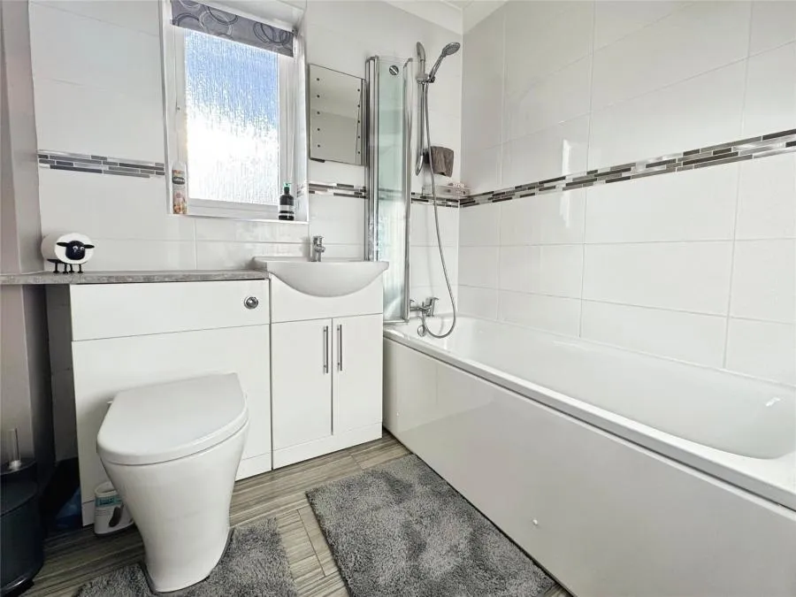 Totlands Drive, Clacton-on-Sea, CO15, photo 9