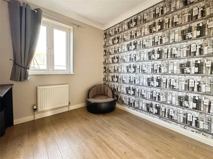 Totlands Drive, Clacton-on-Sea, CO15, photo 14