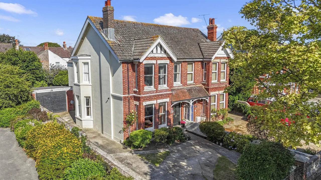 4 bed house for sale — St. Botolphs Road, Worthing