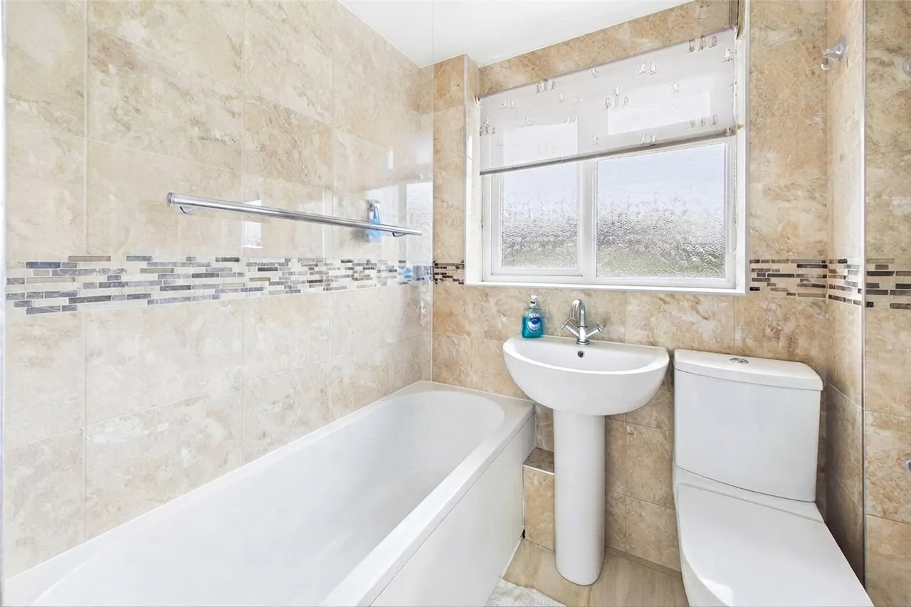 Lynwood Drive, Mytchett, GU16, photo 11
