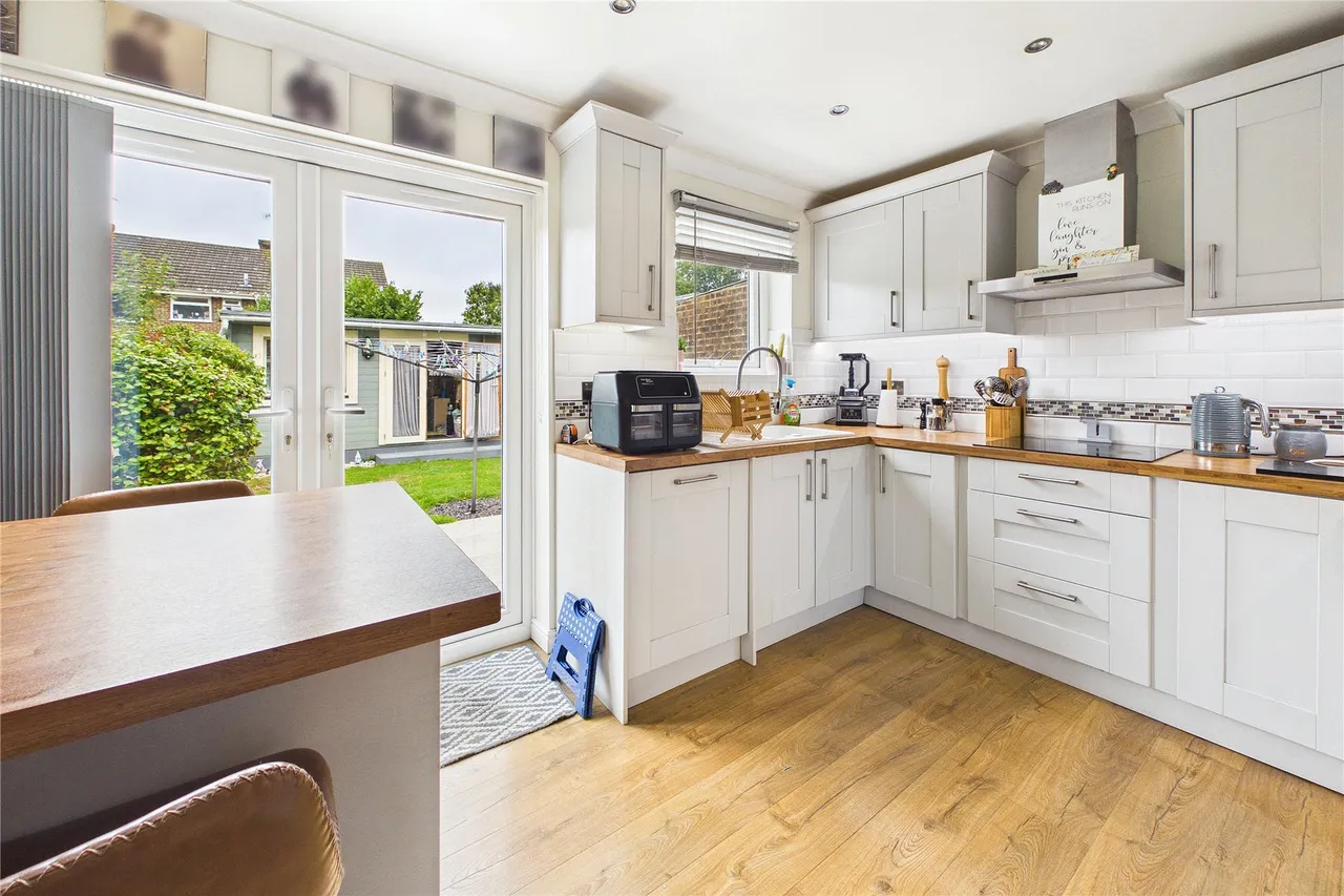 Lynwood Drive, Mytchett, GU16, photo 19