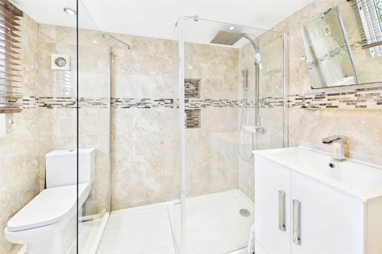 Lynwood Drive, Mytchett, GU16, photo 7