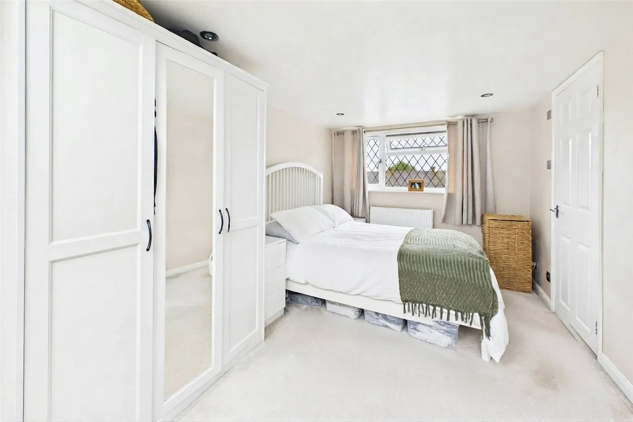 Lynwood Drive, Mytchett, GU16, photo 6