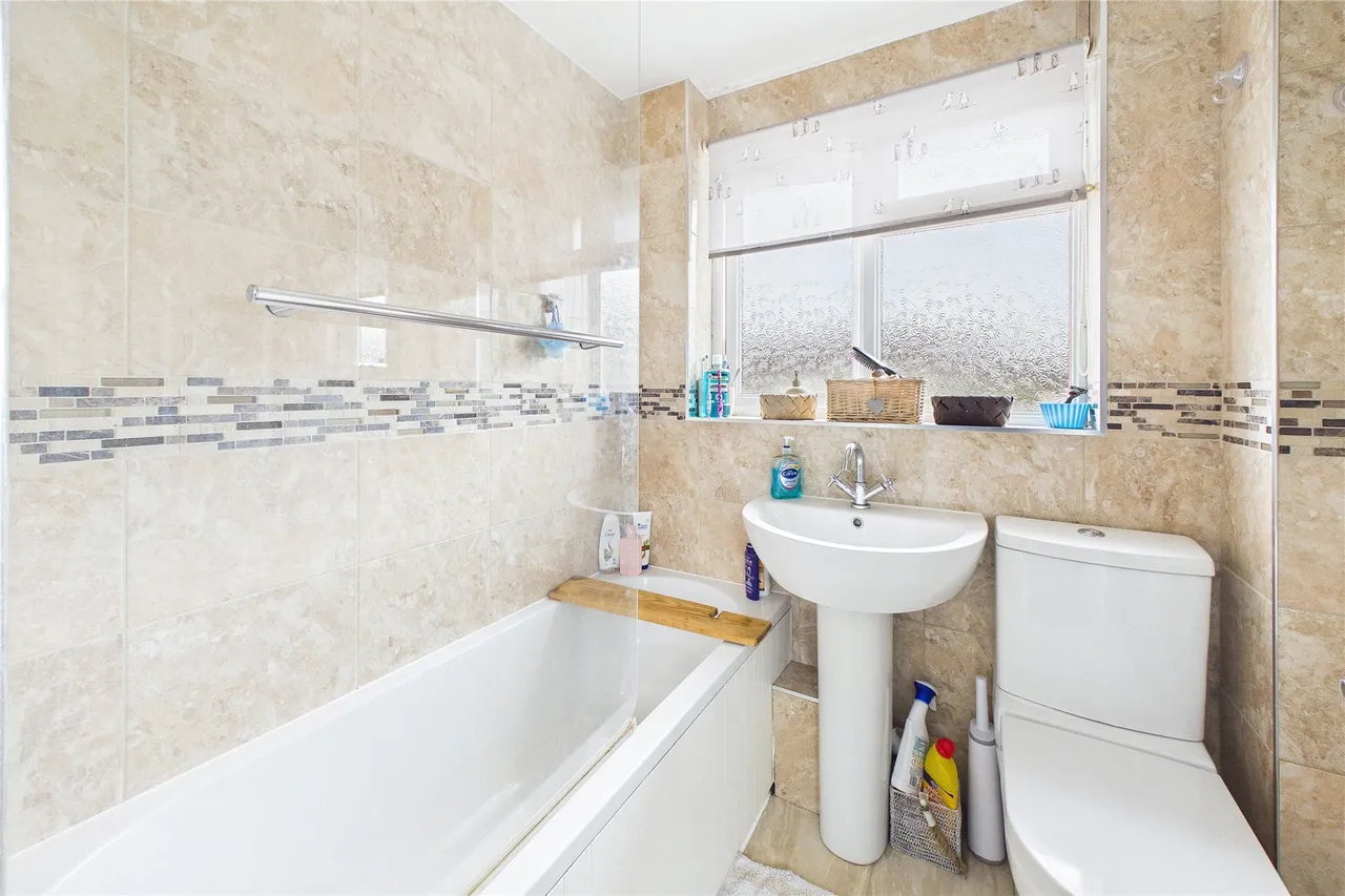 Lynwood Drive, Mytchett, GU16, photo 17