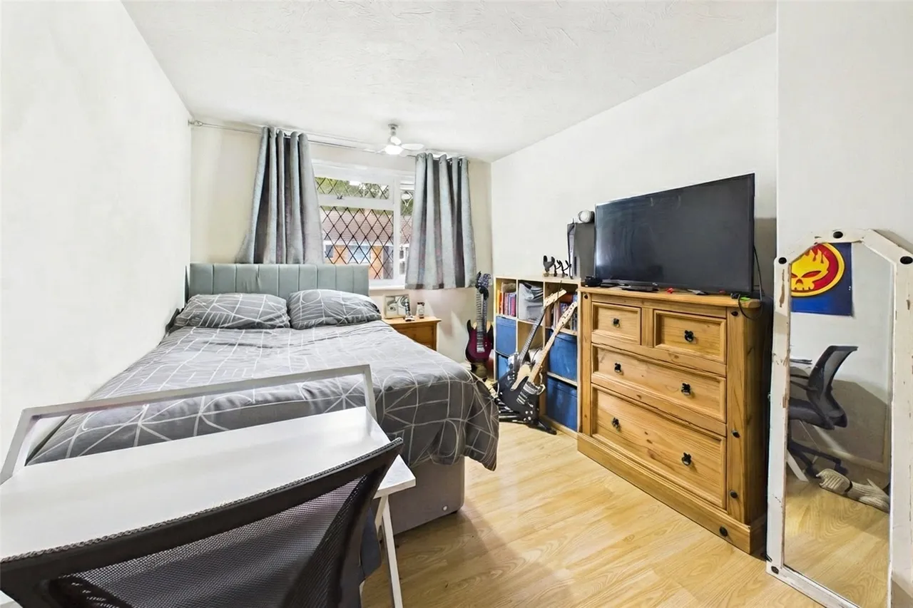 Lynwood Drive, Mytchett, GU16, photo 8