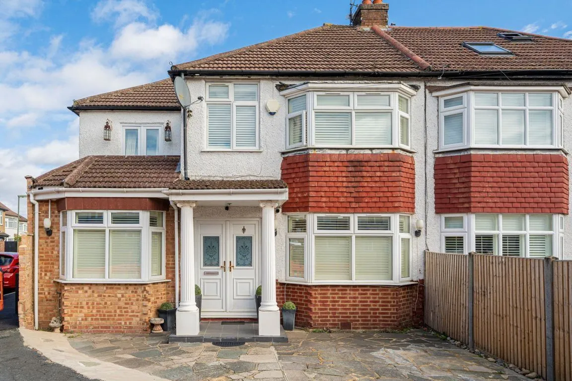 5 bed house to rent, Cottimore Avenue, Walton-on-Thames, KT12