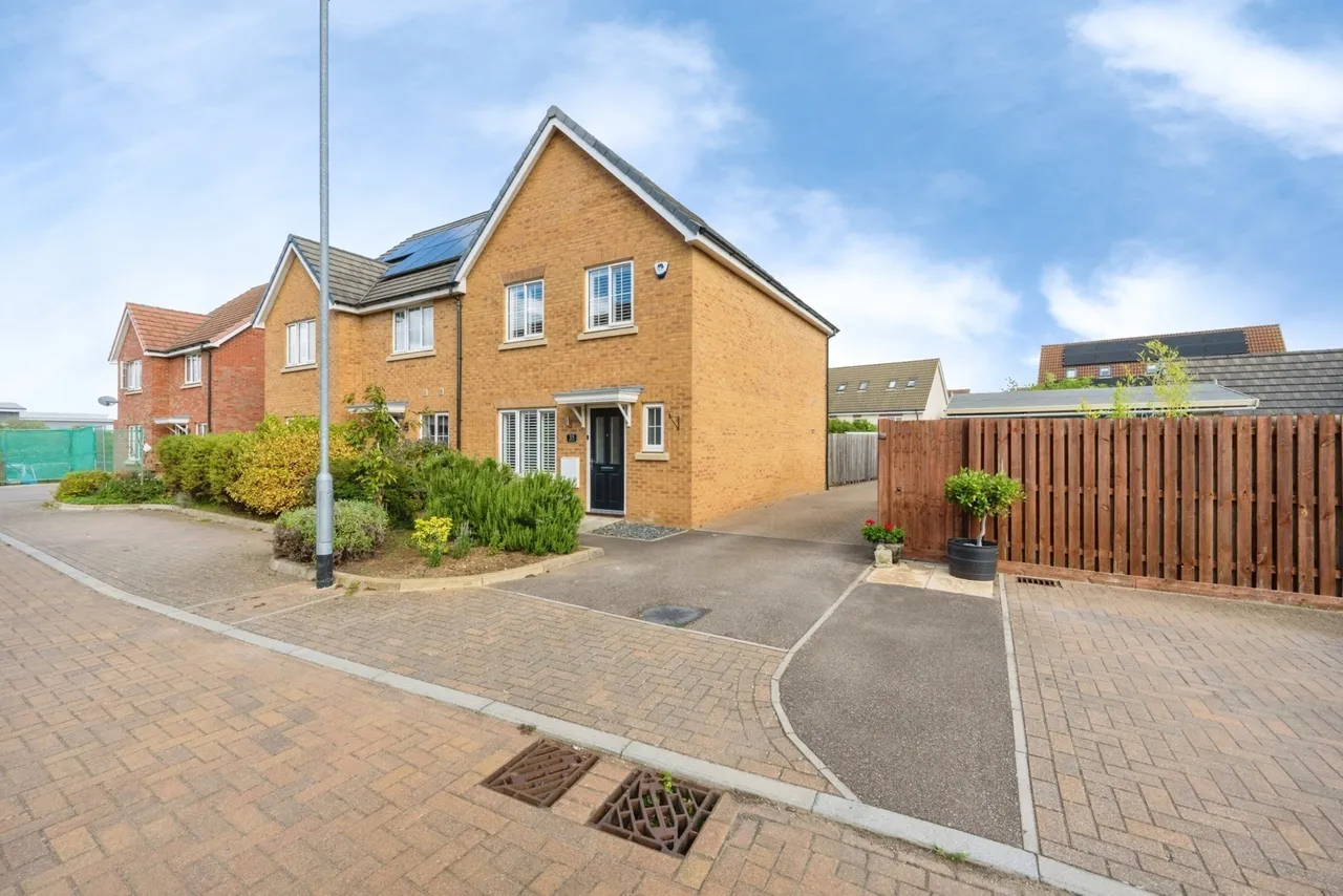 3 bed house for sale, Harrier Leys, Wixams, MK42