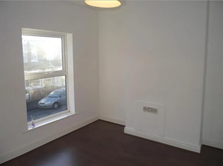 Vincent Street, CW1, photo 7