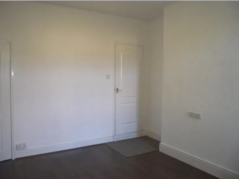 Vincent Street, CW1, photo 6