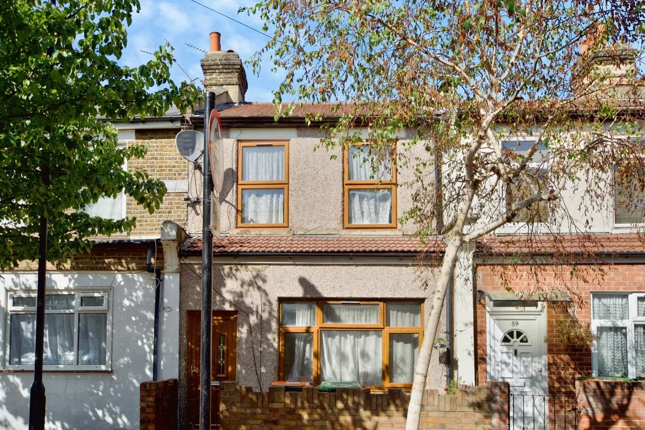 3 bed house for sale — Market Street, East Ham, London, E6