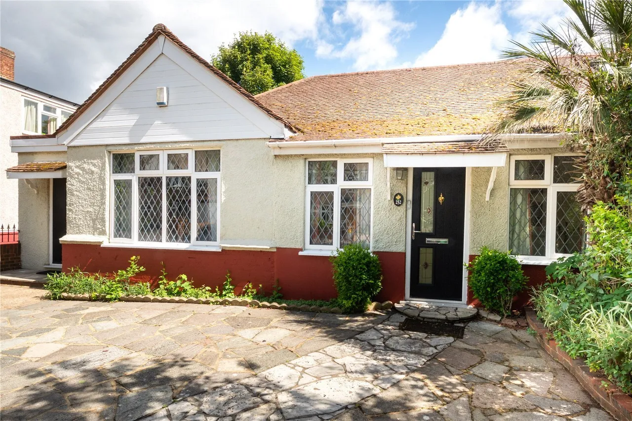 Lyndhurst Avenue, Twickenham, TW2, photo 12