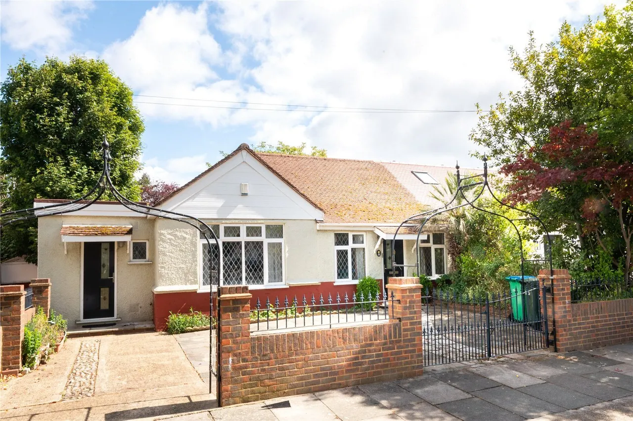 2 bed house for sale, Lyndhurst Avenue, Twickenham, TW2