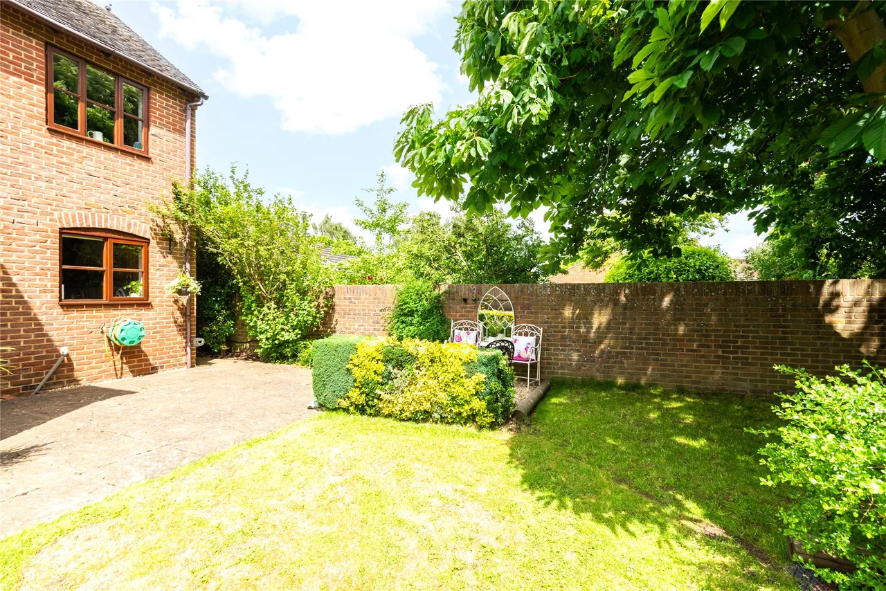 Church Street, Twyford, MK18, photo 16