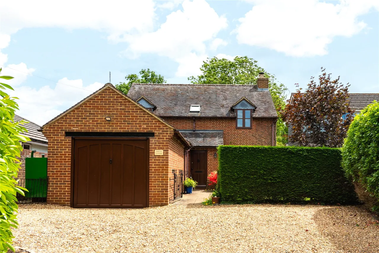 Church Street, Twyford, MK18, photo 20