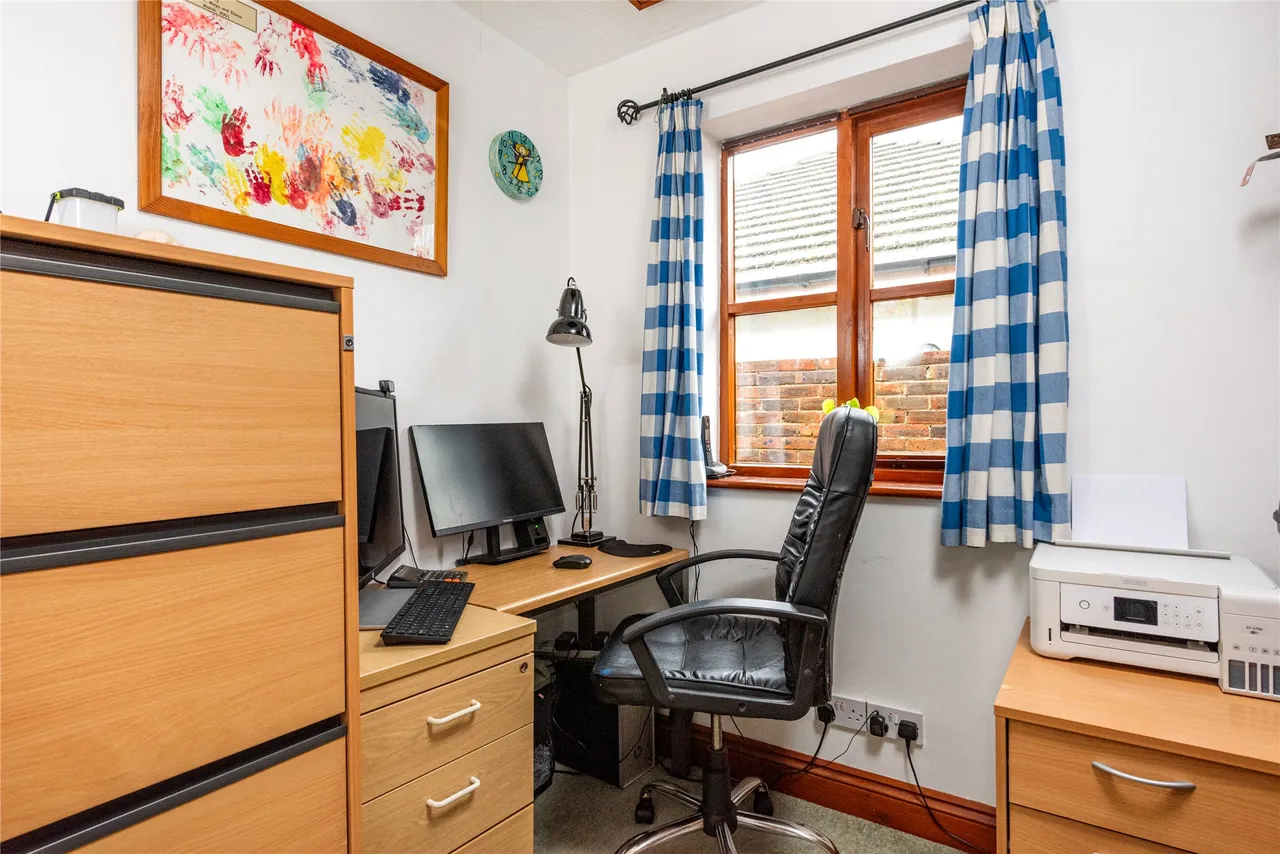 Church Street, Twyford, MK18, photo 6