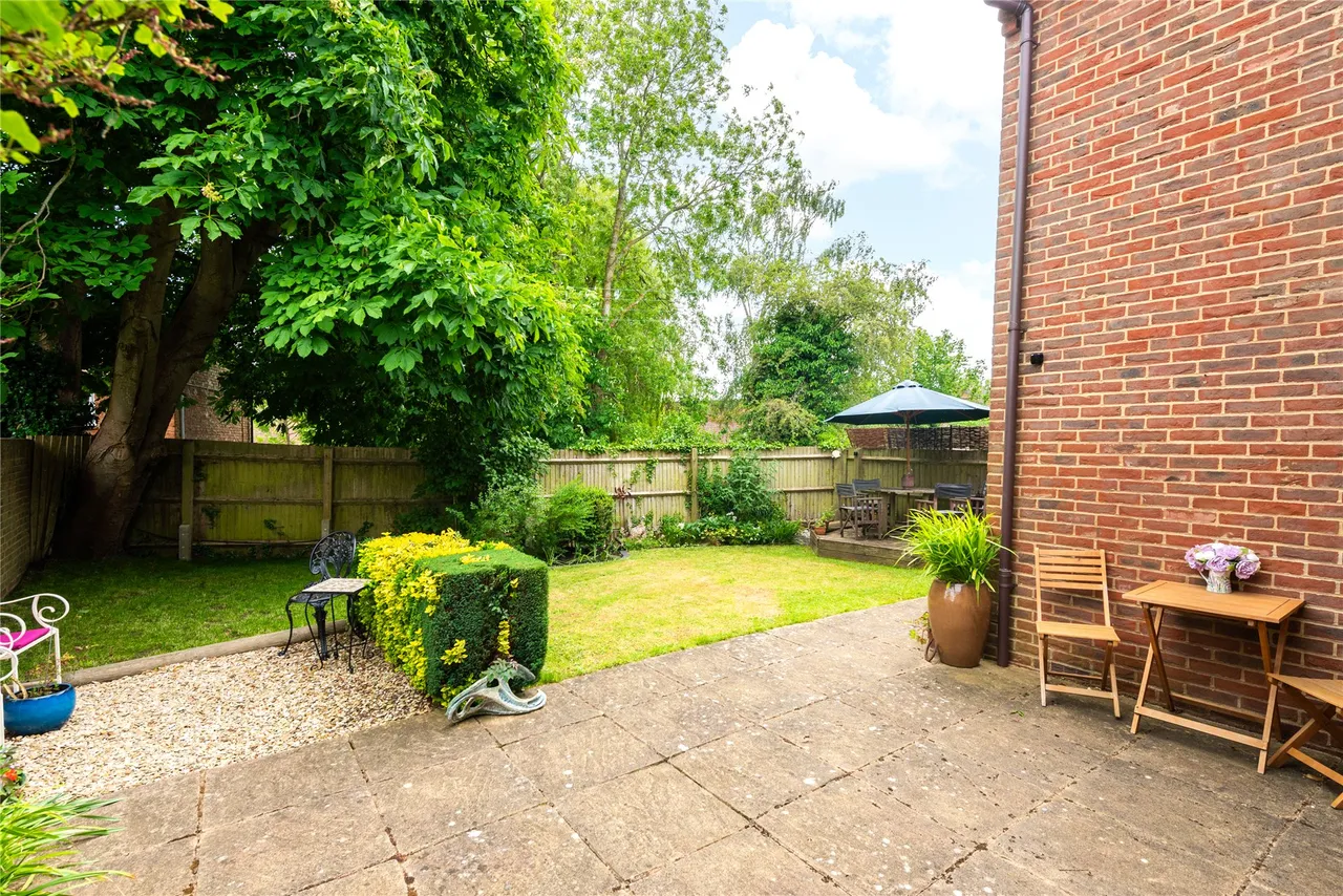 Church Street, Twyford, MK18, photo 17