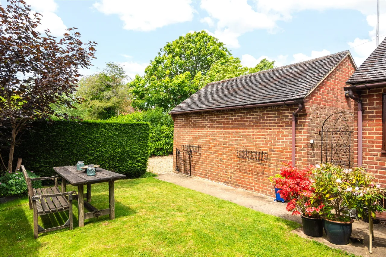 Church Street, Twyford, MK18, photo 18