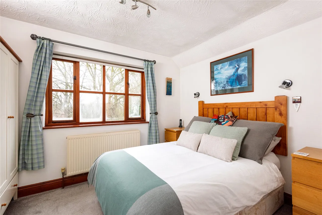 Church Street, Twyford, MK18, photo 11