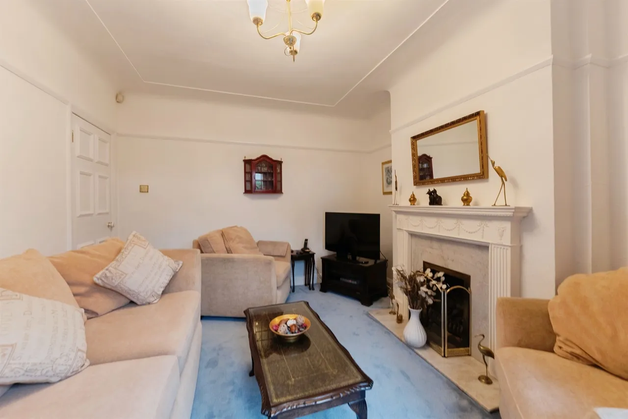 Lilac Grove, Whitby, CH66, photo 4