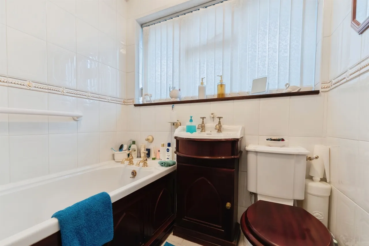 Lilac Grove, Whitby, CH66, photo 17