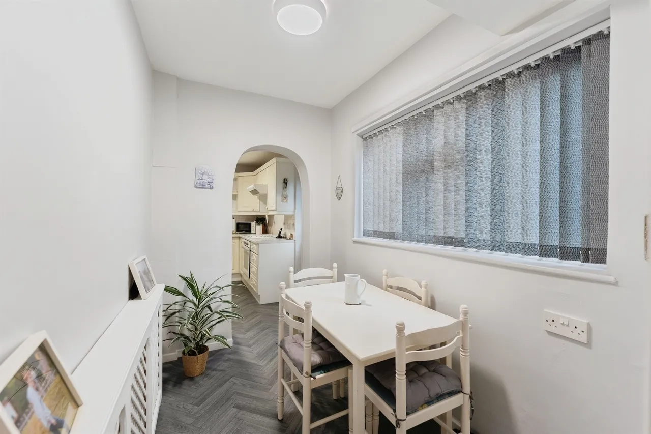 Lilac Grove, Whitby, CH66, photo 8