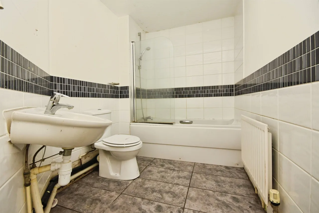 Gillian Crescent, Romford, RM2, photo 11