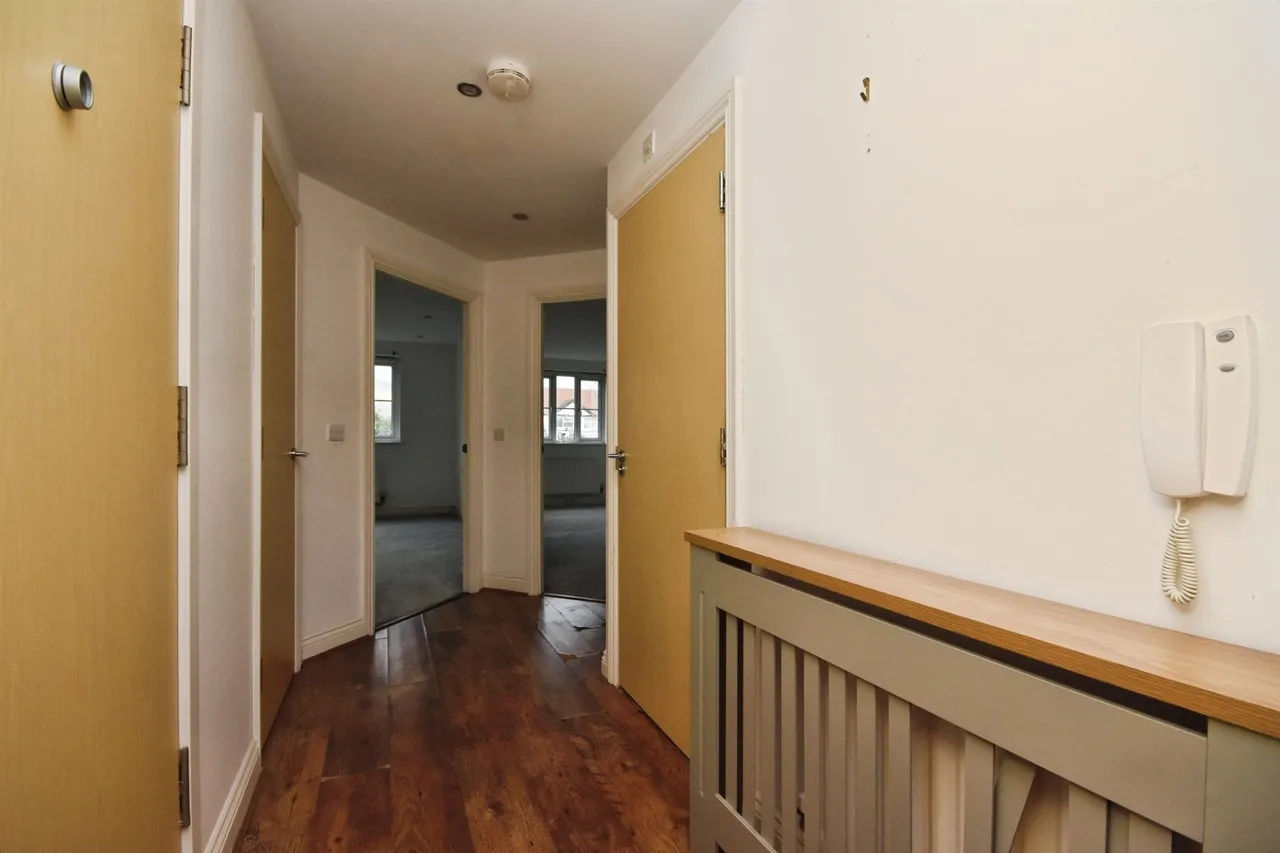 Gillian Crescent, Romford, RM2, photo 8