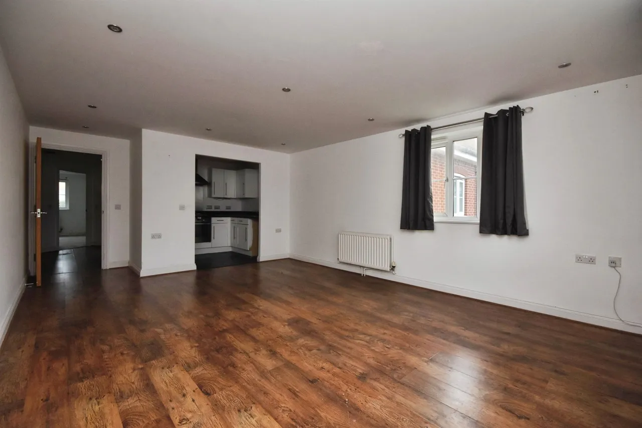 Gillian Crescent, Romford, RM2, photo 4