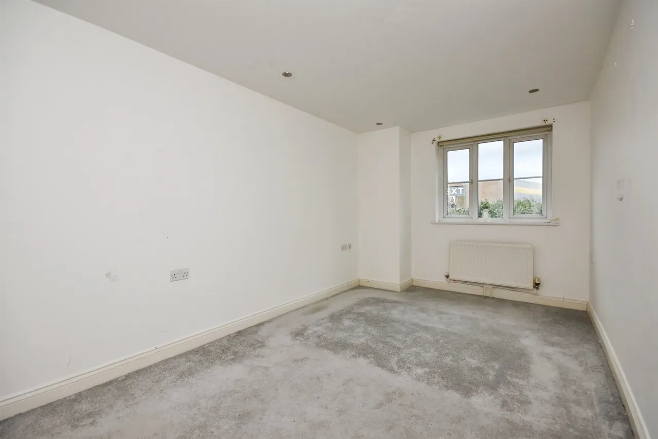Gillian Crescent, Romford, RM2, photo 10