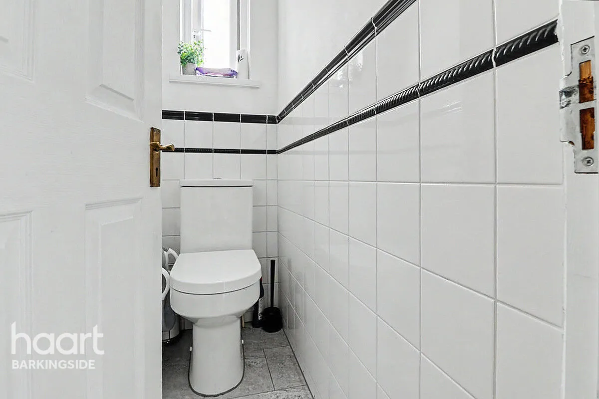 Aldborough Road North, Newbury Park, IG2, photo 12