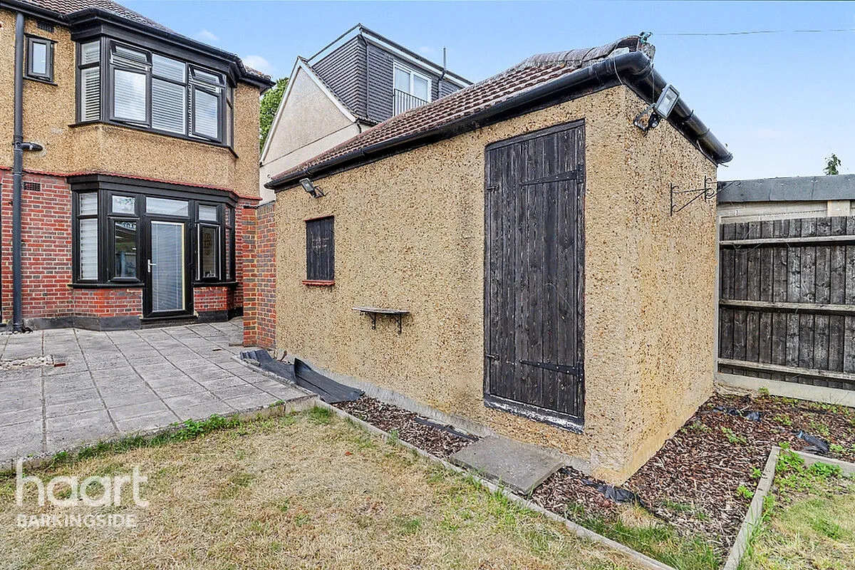 Aldborough Road North, Newbury Park, IG2, photo 17