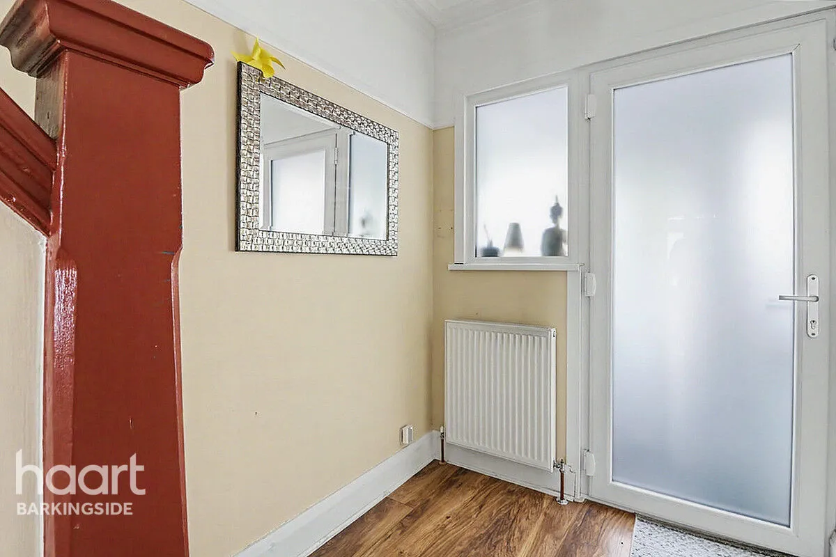 Aldborough Road North, Newbury Park, IG2, photo 3