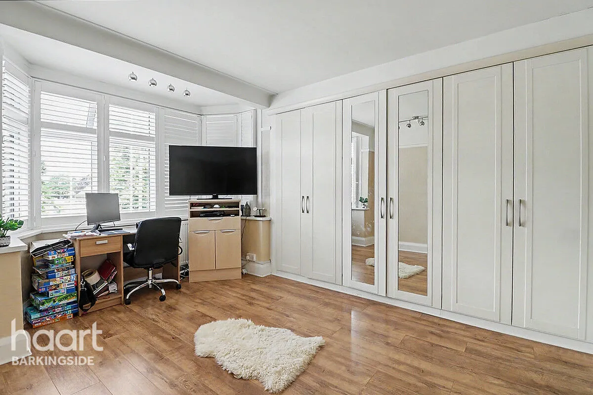 Aldborough Road North, Newbury Park, IG2, photo 8