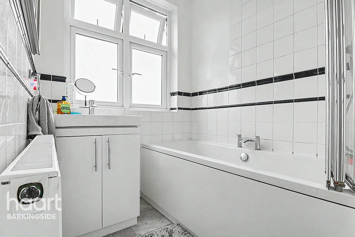 Aldborough Road North, Newbury Park, IG2, photo 11