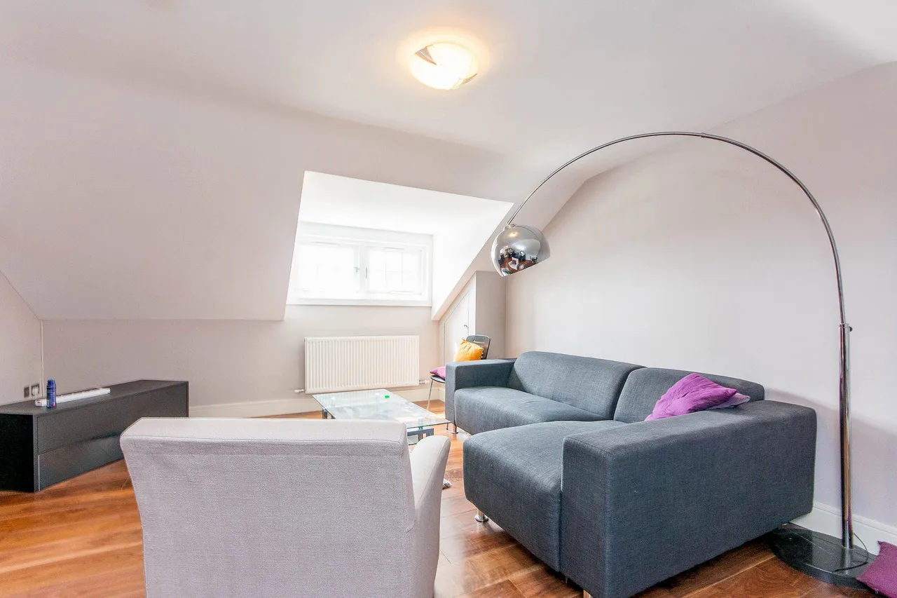 Flat E, 393 Chiswick High Road, London, photo 5