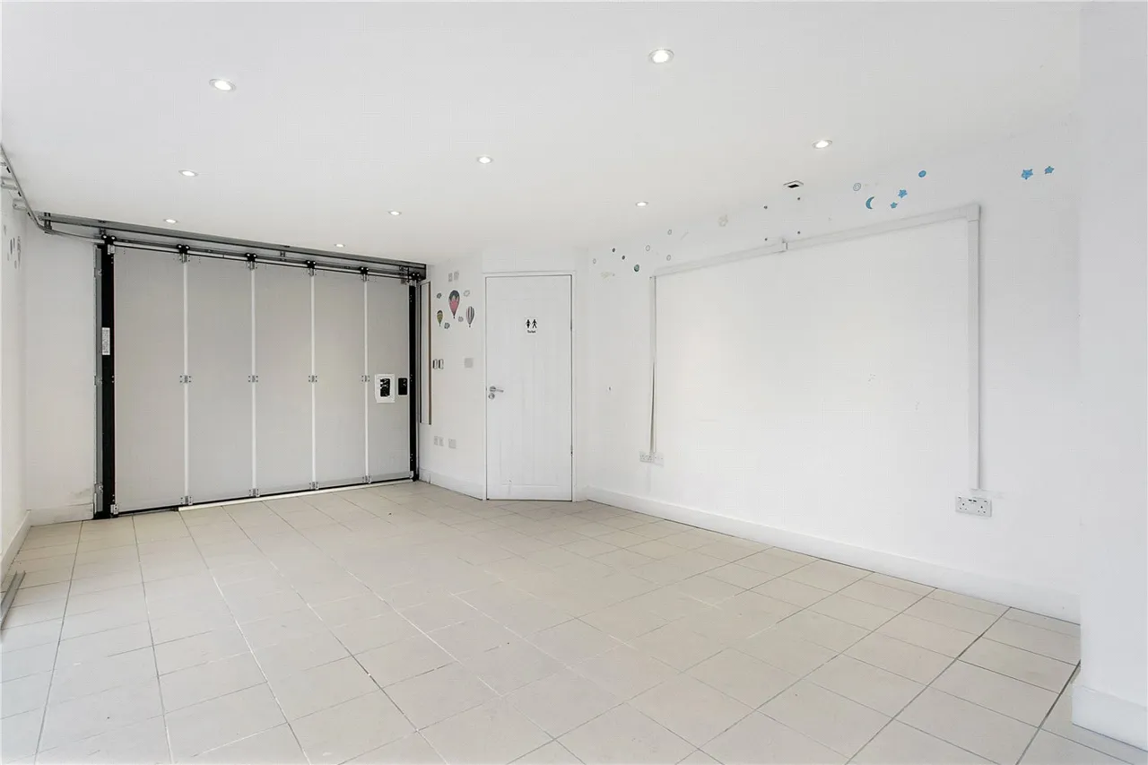 Riverway, London, N13, photo 17