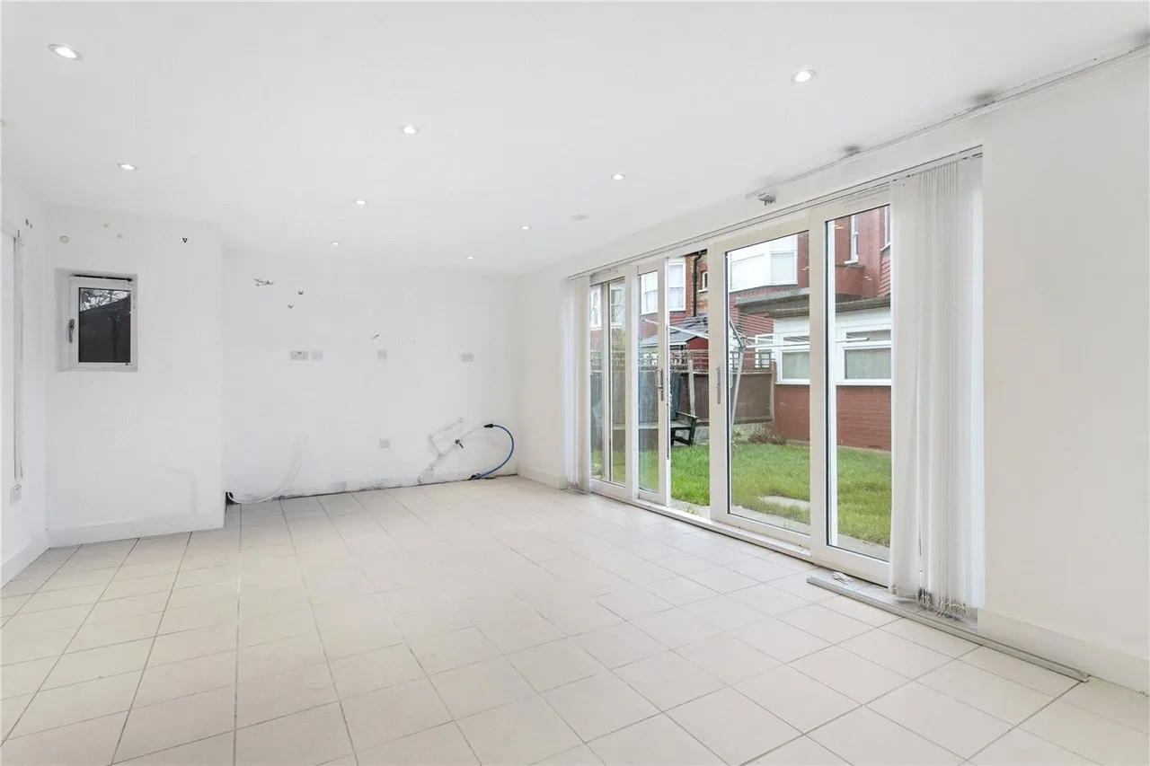 Riverway, London, N13, photo 12