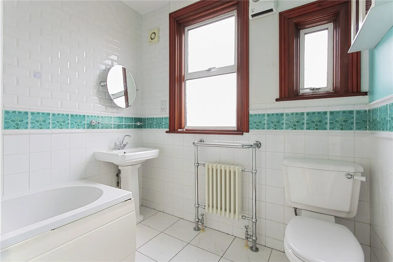 Riverway, London, N13, photo 11