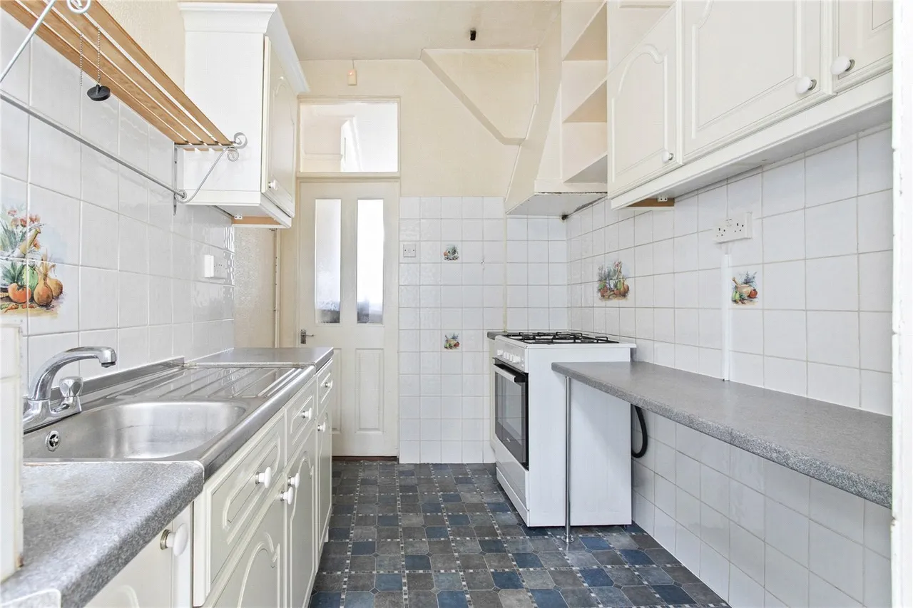 Riverway, London, N13, photo 8