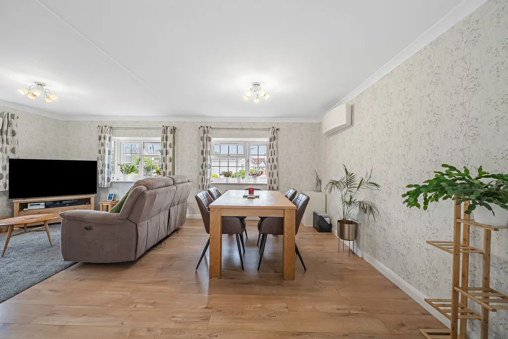 Avenue C Weybridge Park Estate, Addlestone KT15 2RB, photo 5