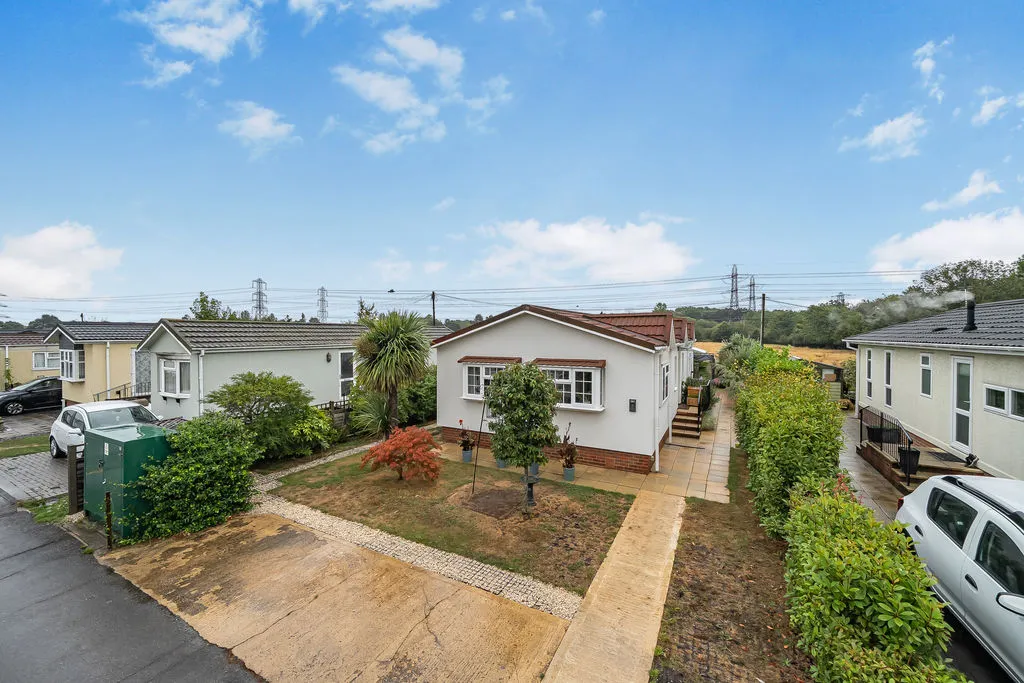 Avenue C Weybridge Park Estate, Addlestone KT15 2RB, photo 14
