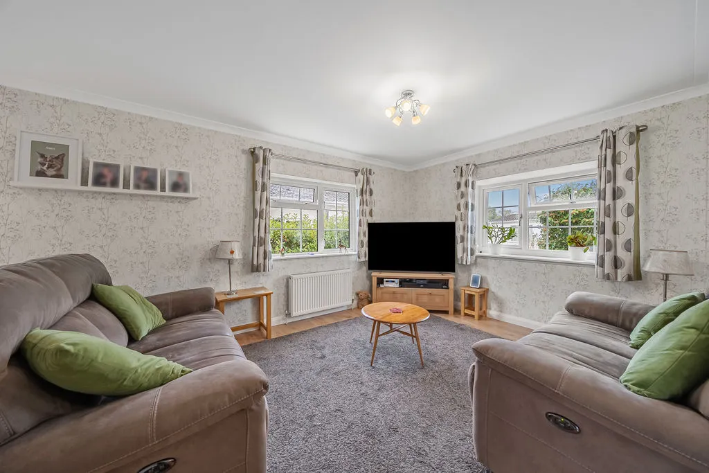 Avenue C Weybridge Park Estate, Addlestone KT15 2RB, photo 4