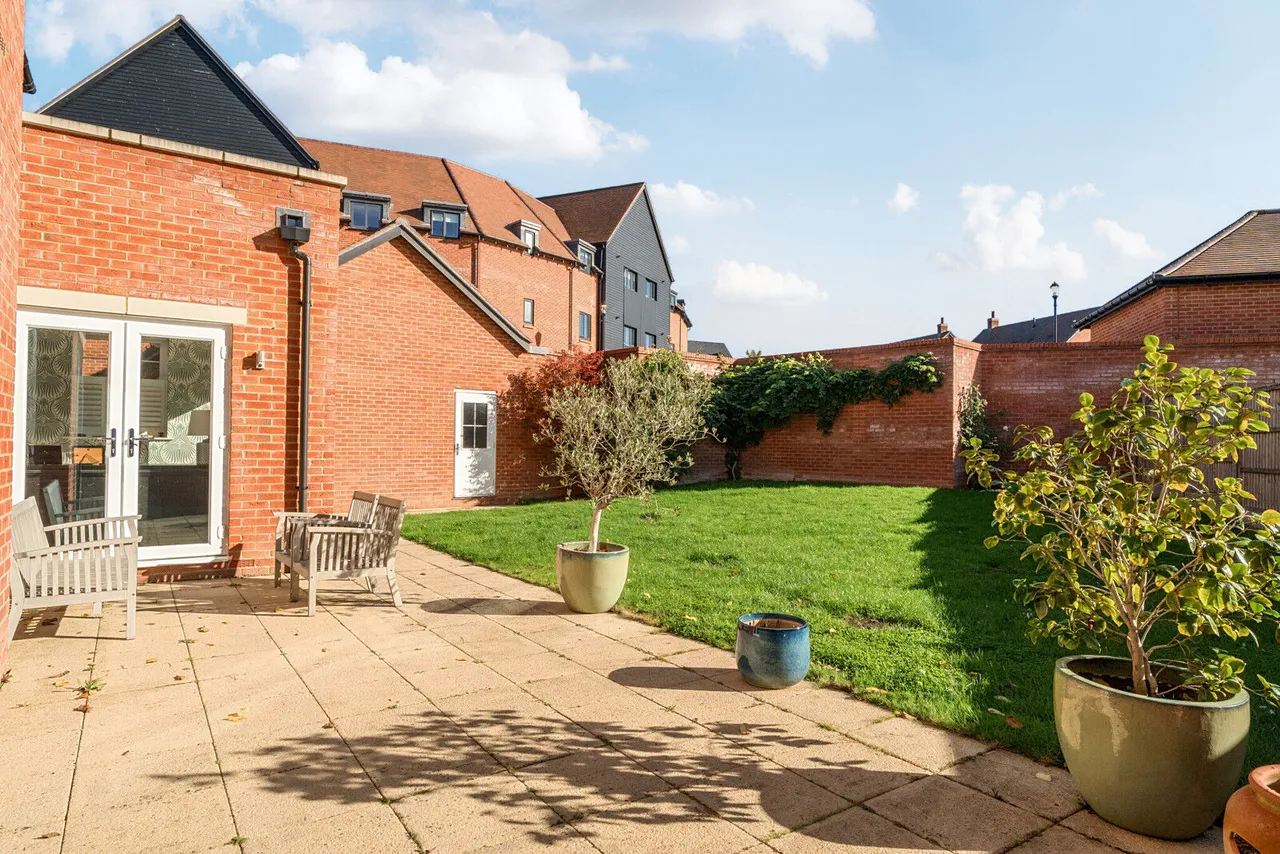 Oat Close, Rotherfield Greys, RG9, photo 37
