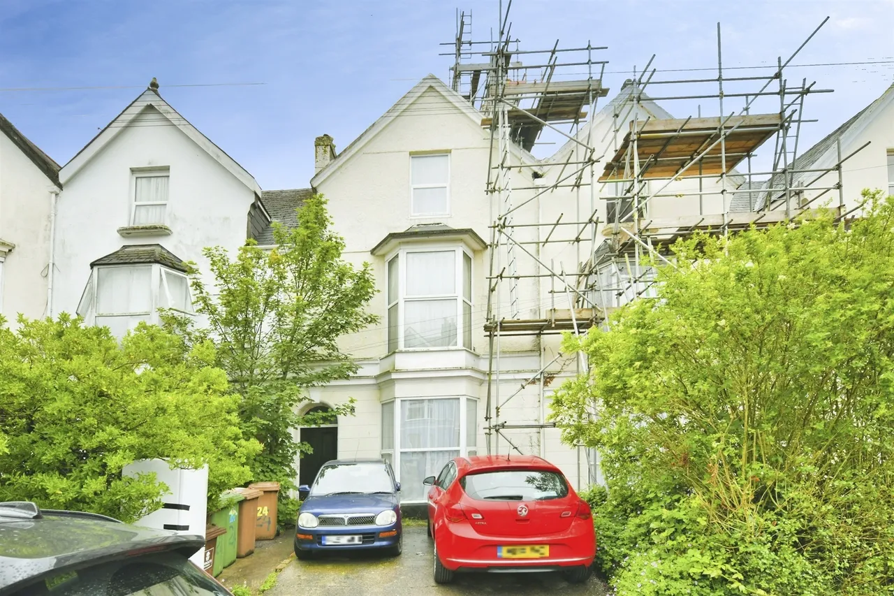 3 bed flat for sale — Headland Park, Plymouth