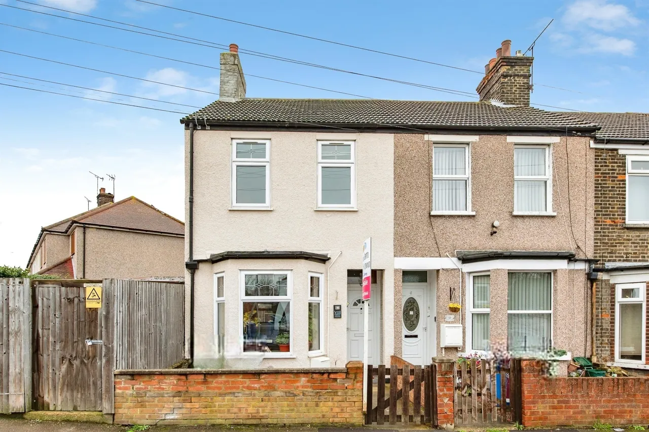 2 bed house for sale — Palmerston Road, Grays