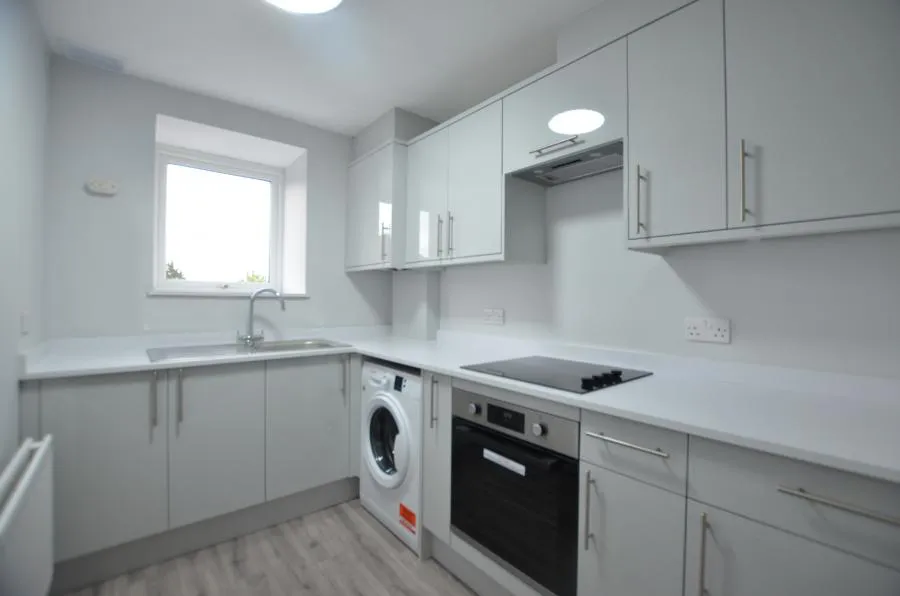 1 bed flat to rent, Alexandra Avenue, Camberley, GU15
