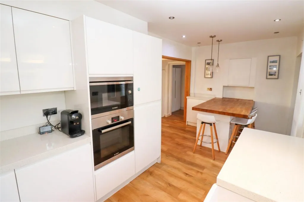 Crondall Lane, Crookham Village, photo 9