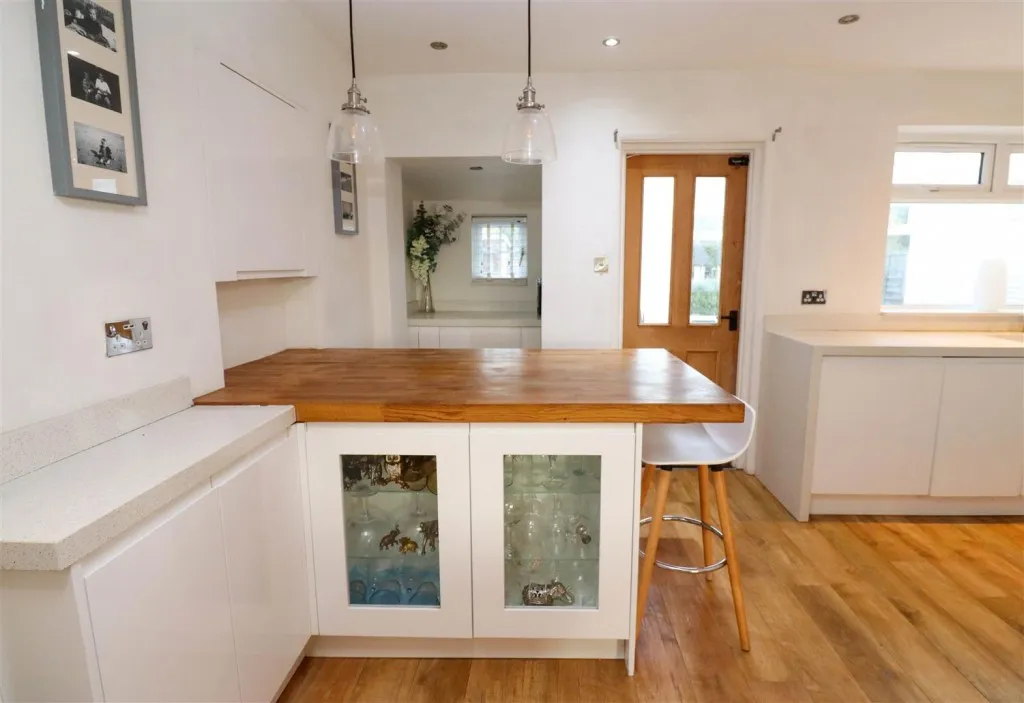 Crondall Lane, Crookham Village, photo 12