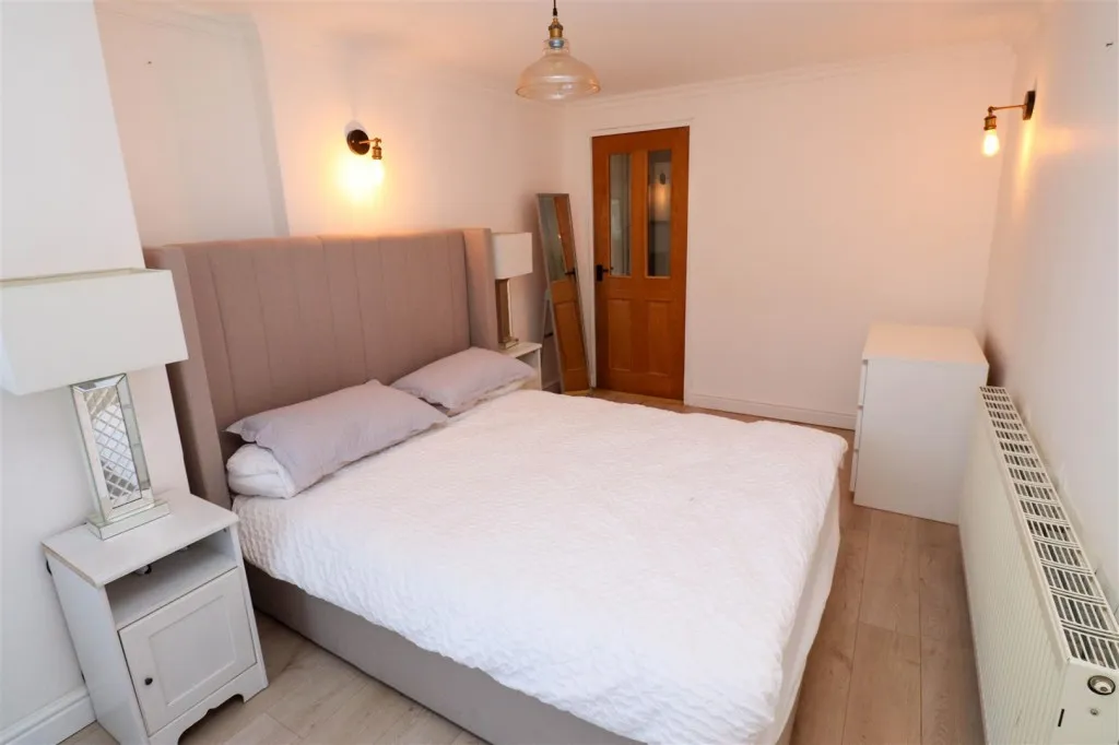 Crondall Lane, Crookham Village, photo 15